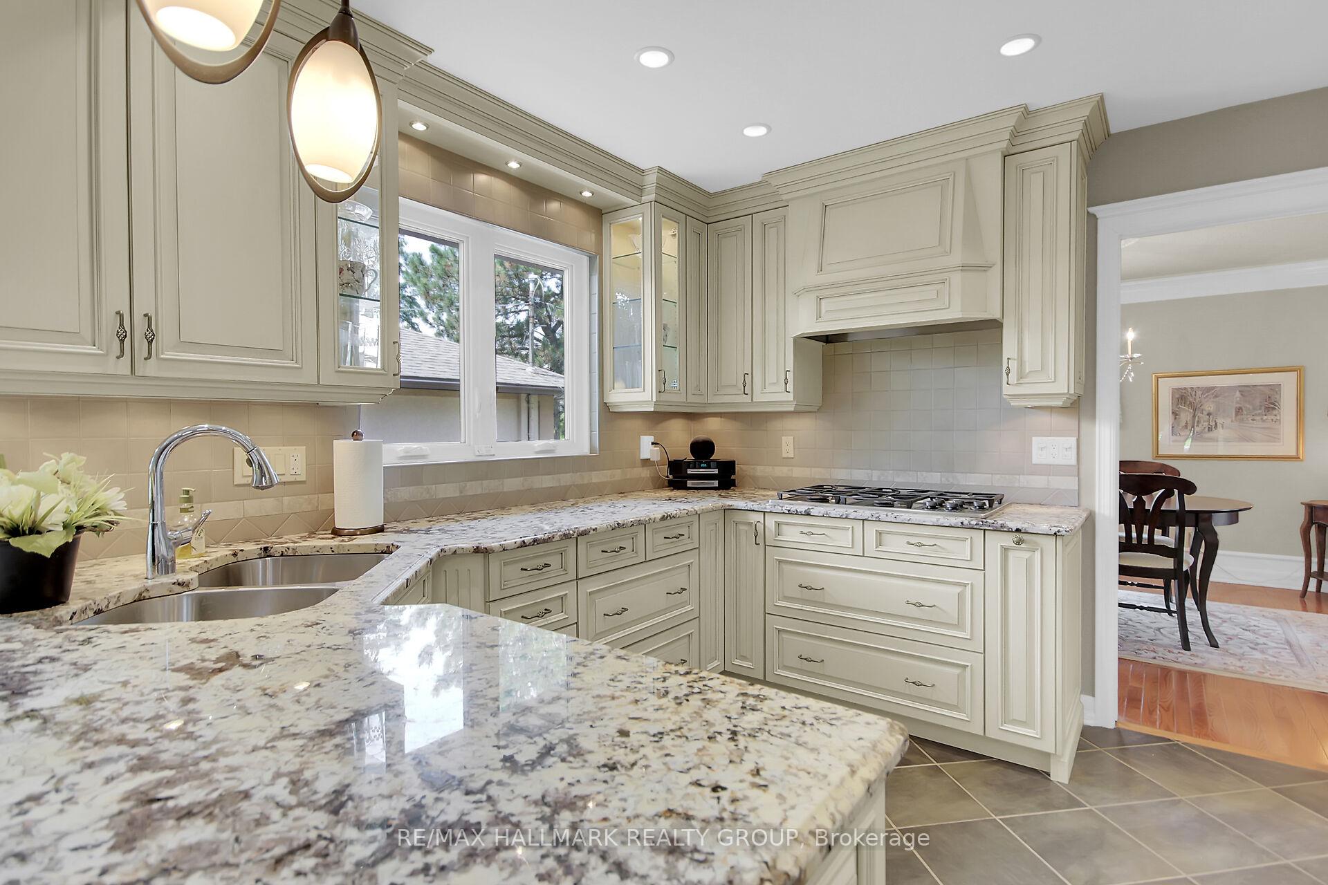 Photo 11 of 216 Grandview Road, Ottawa, Crystal Bay/Rocky Point — HOMEH