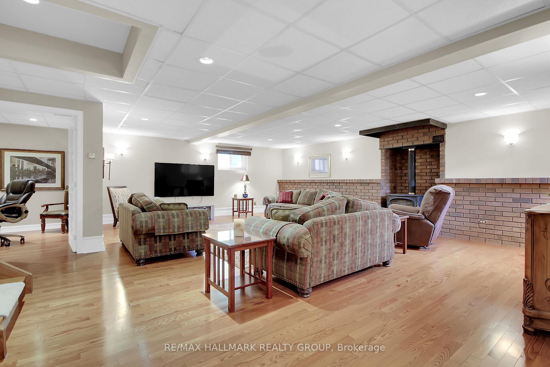 Photo 32 of 216 Grandview Road, Ottawa, Crystal Bay/Rocky Point — HOMEH