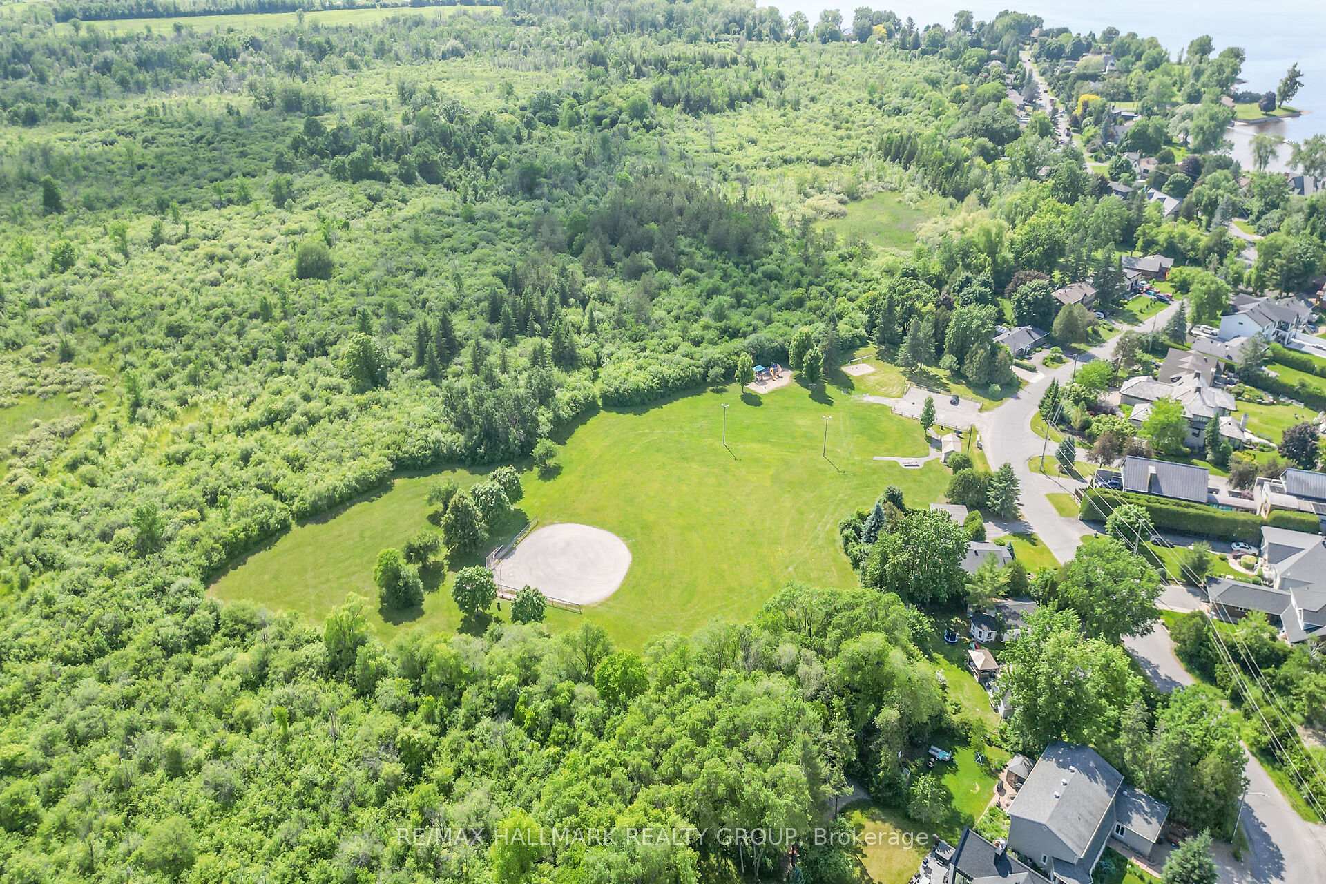 Photo 47 of 216 Grandview Road, Ottawa, Crystal Bay/Rocky Point — HOMEH