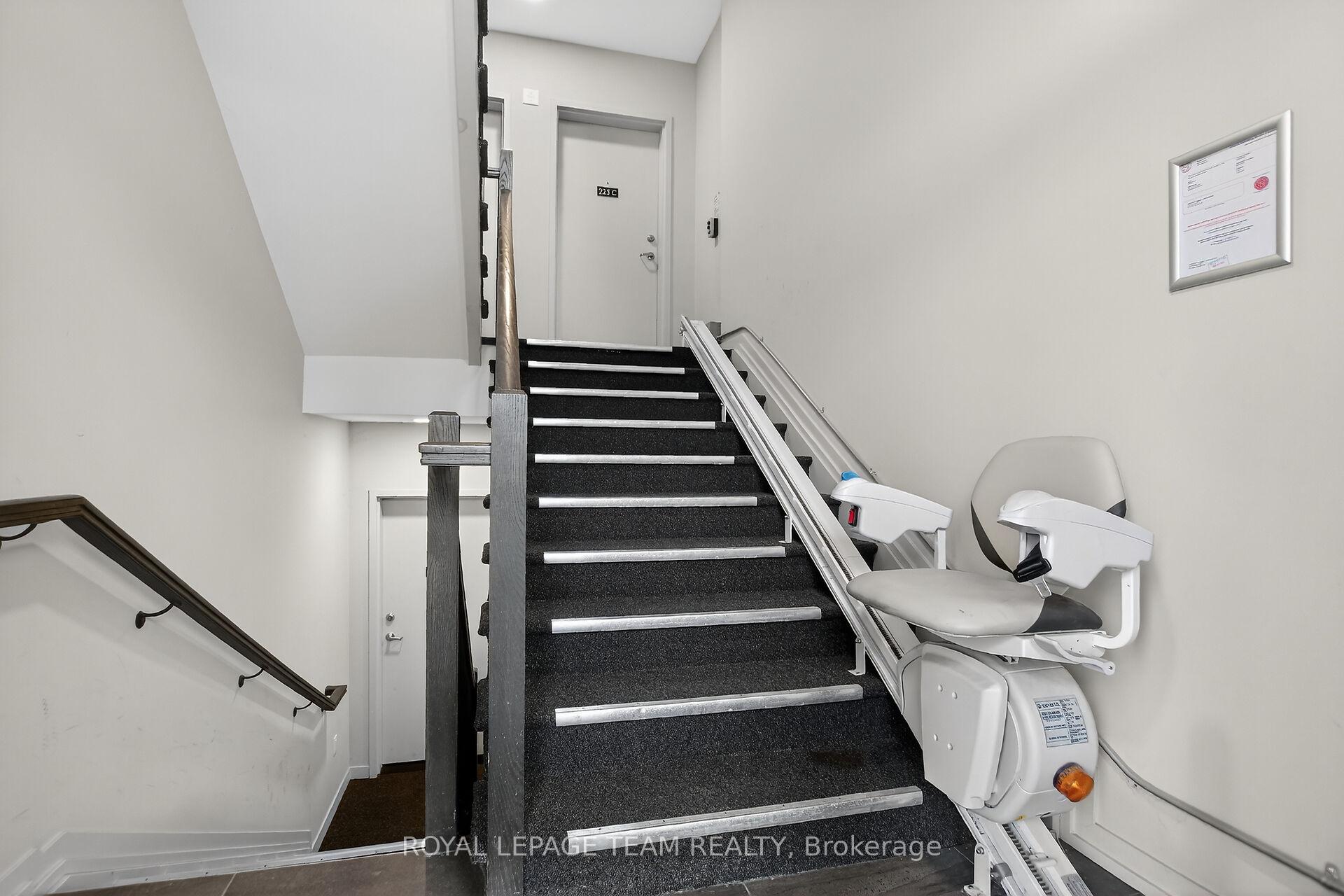 Photo 4 of Unit C, 225 Citiplace Drive, Ottawa, Merivale Industrial Park/Citiplace — HOMEH