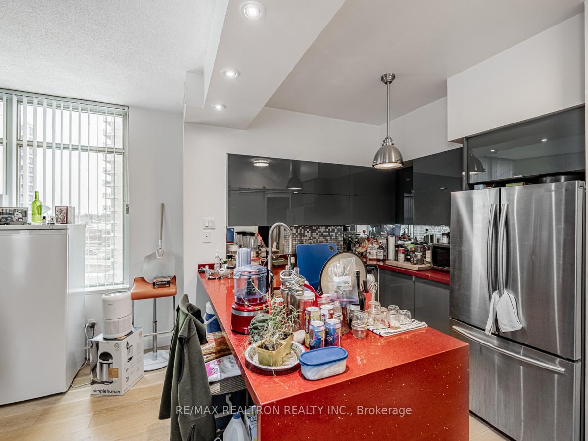Photo 11 of Unit 917, 5 Marine Parade Drive, Etobicoke, Mimico — HOMEH