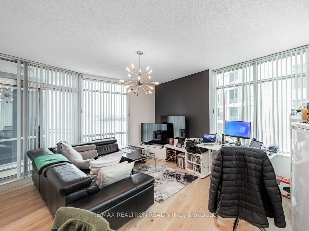 Photo 13 of Unit 917, 5 Marine Parade Drive, Etobicoke, Mimico — HOMEH