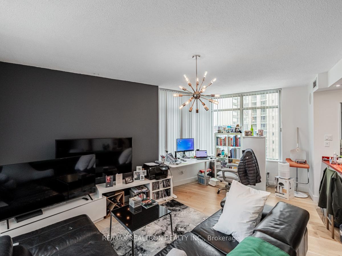Photo 14 of Unit 917, 5 Marine Parade Drive, Etobicoke, Mimico — HOMEH