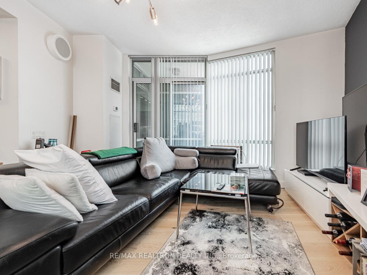 Photo 16 of Unit 917, 5 Marine Parade Drive, Etobicoke, Mimico — HOMEH