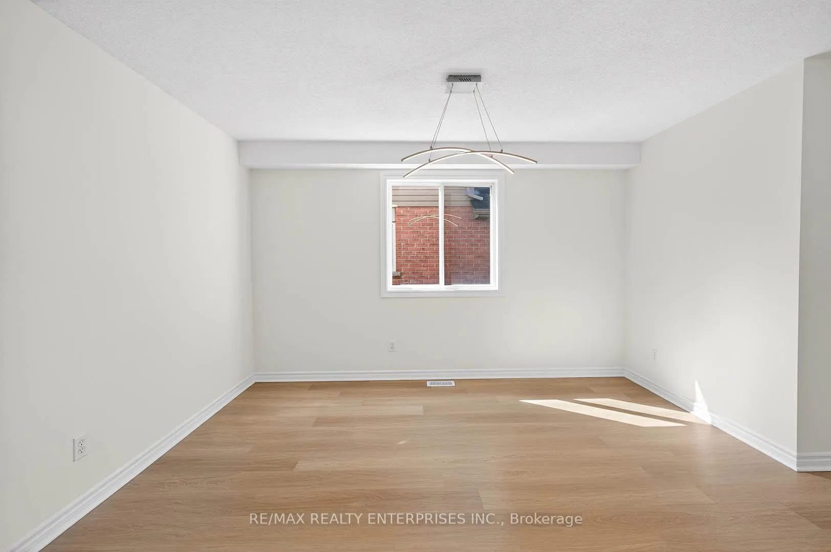 Photo 5 of 19 Midanbury Way, Hamilton, Mount Hope — HOMEH