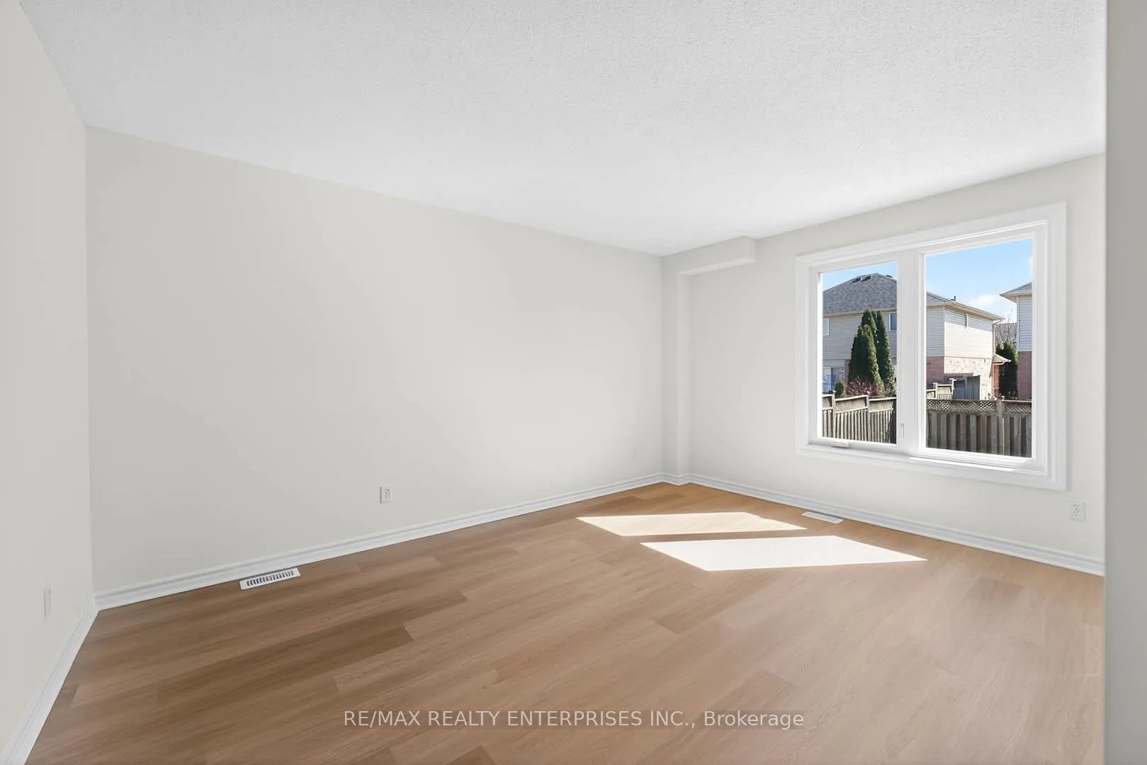 Photo 7 of 19 Midanbury Way, Hamilton, Mount Hope — HOMEH