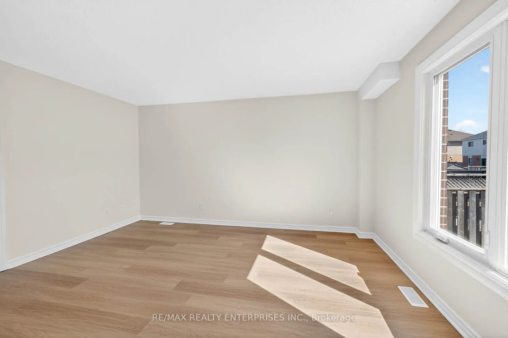Photo 9 of 19 Midanbury Way, Hamilton, Mount Hope — HOMEH
