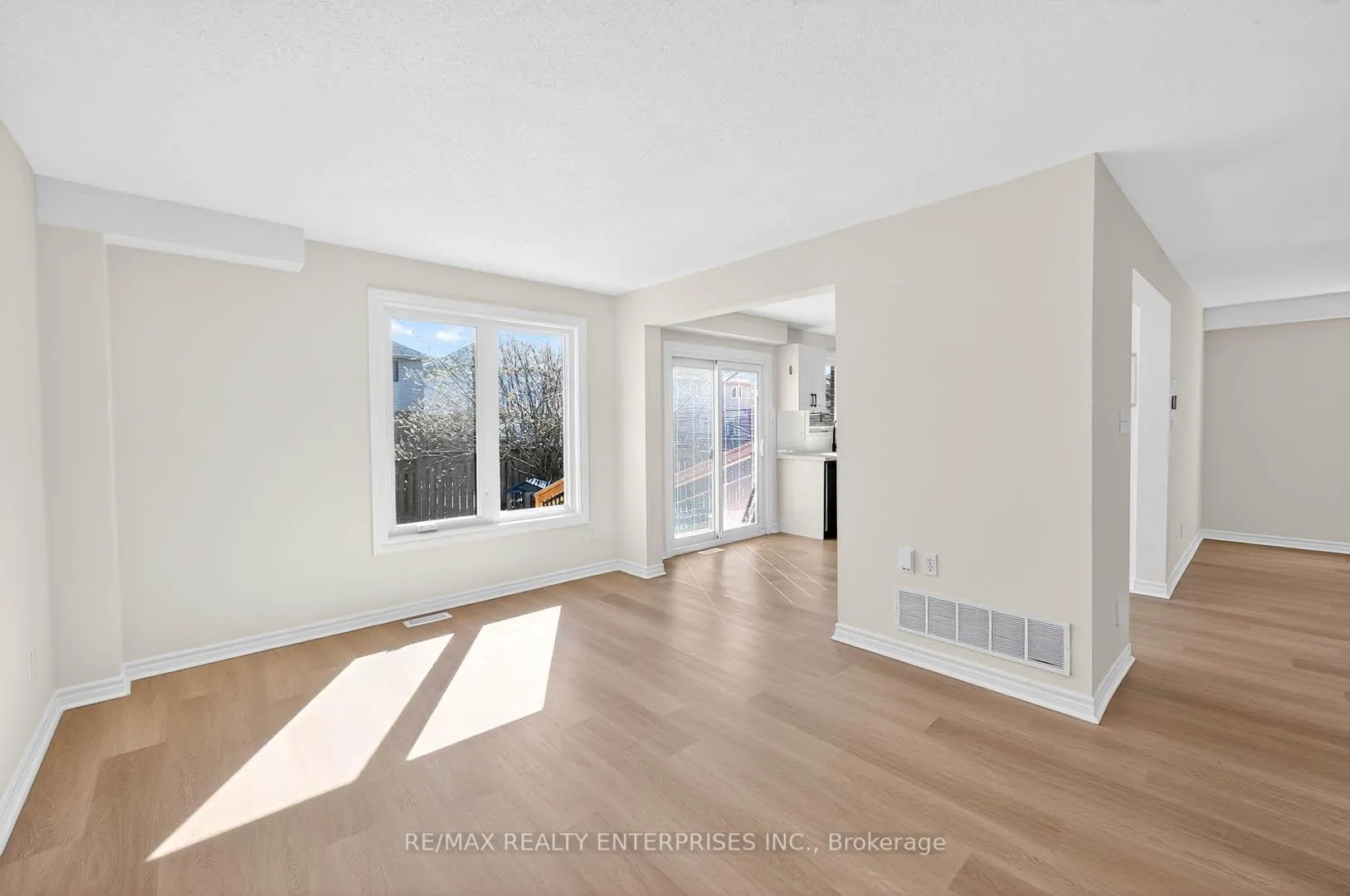 Photo 11 of 19 Midanbury Way, Hamilton, Mount Hope — HOMEH