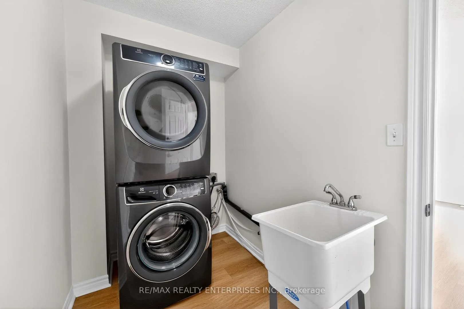 Photo 16 of 19 Midanbury Way, Hamilton, Mount Hope — HOMEH