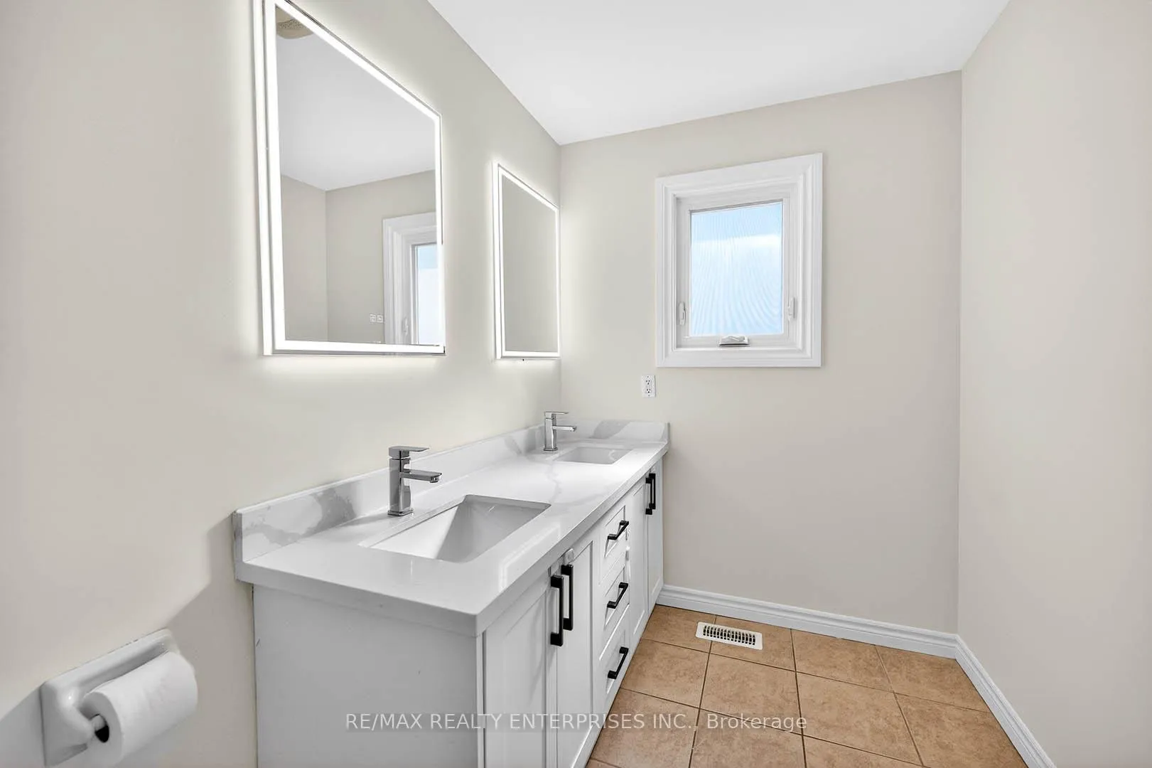 Photo 21 of 19 Midanbury Way, Hamilton, Mount Hope — HOMEH