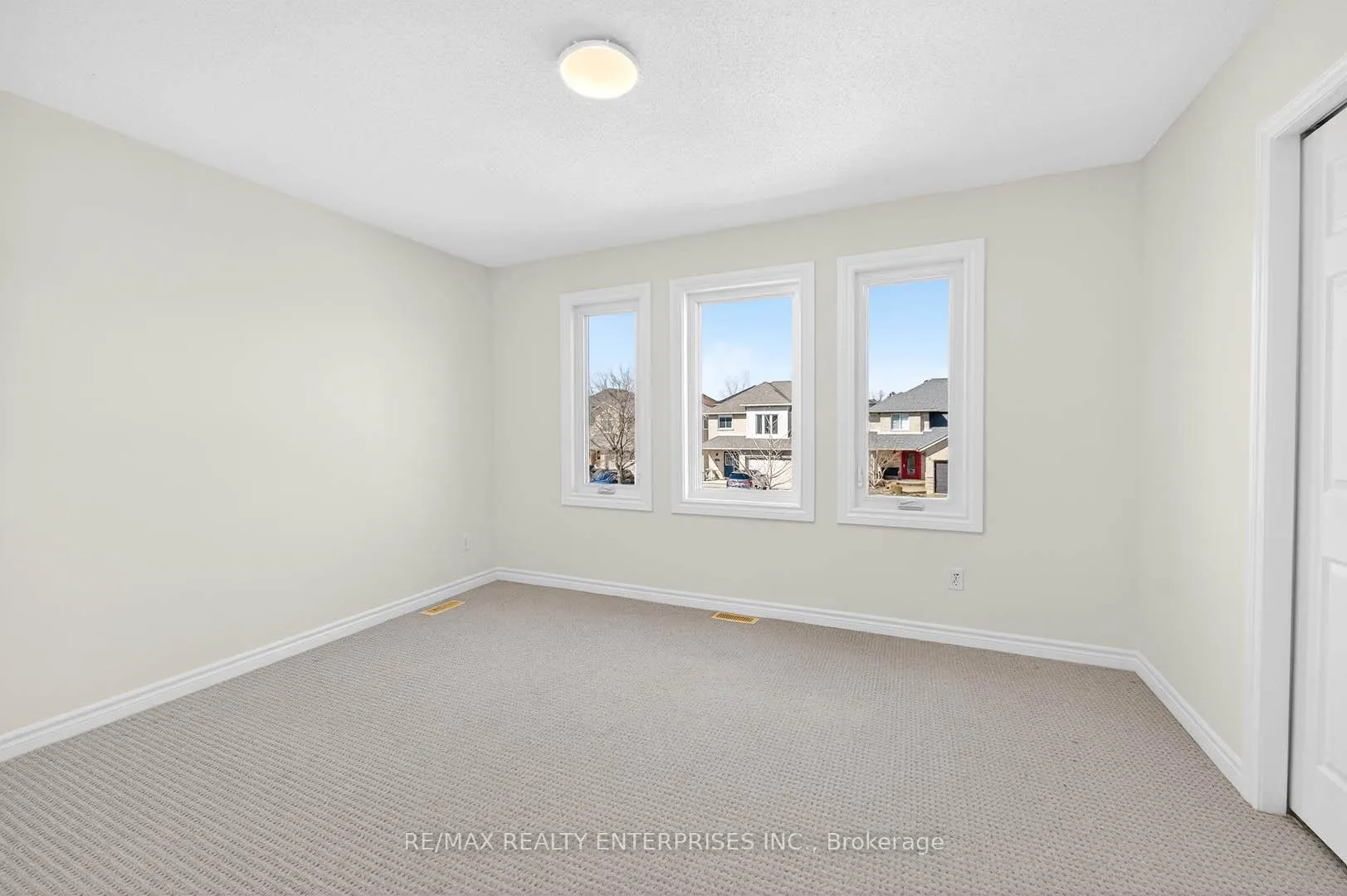 Photo 24 of 19 Midanbury Way, Hamilton, Mount Hope — HOMEH