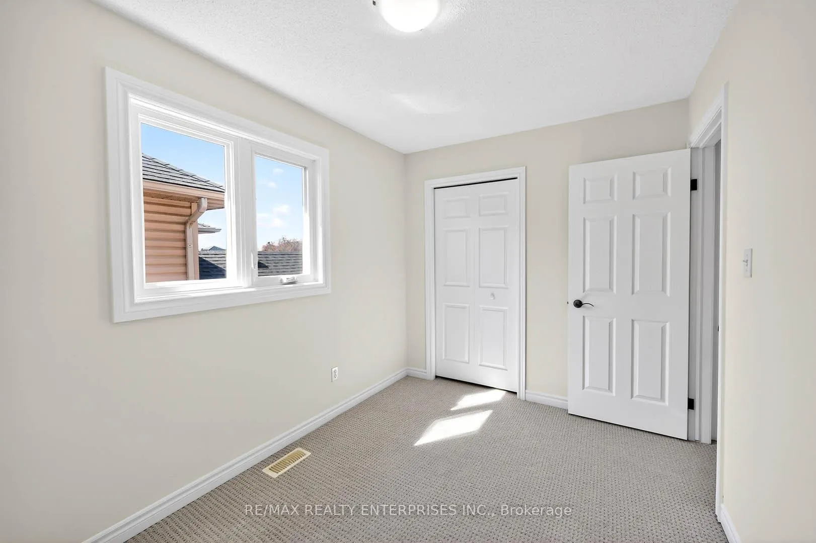 Photo 29 of 19 Midanbury Way, Hamilton, Mount Hope — HOMEH