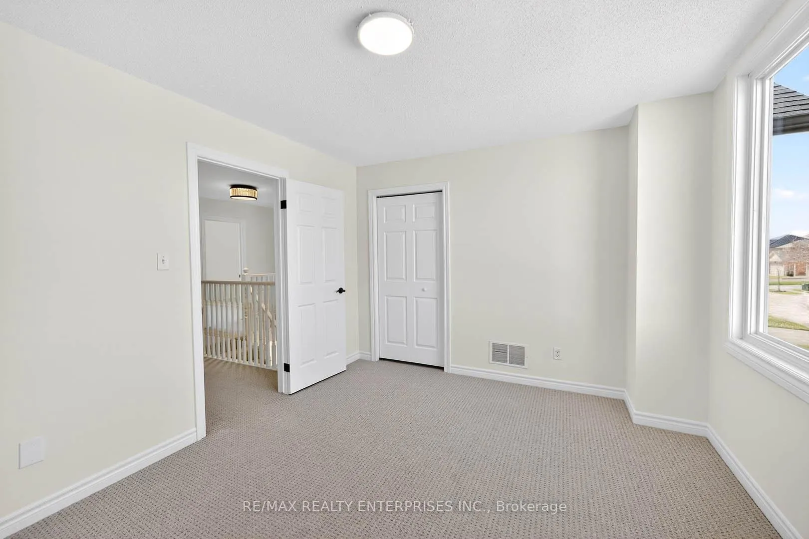 Photo 32 of 19 Midanbury Way, Hamilton, Mount Hope — HOMEH