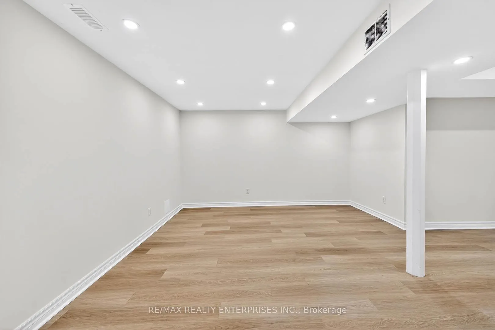 Photo 35 of 19 Midanbury Way, Hamilton, Mount Hope — HOMEH