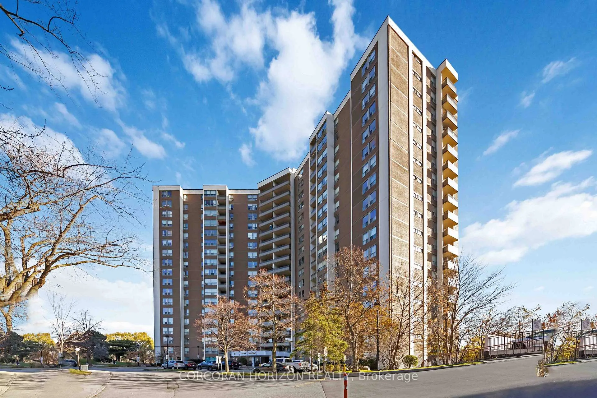 Photo 2 of Unit 1710, 5 Vicora Linkway, Toronto, Flemingdon Park — HOMEH
