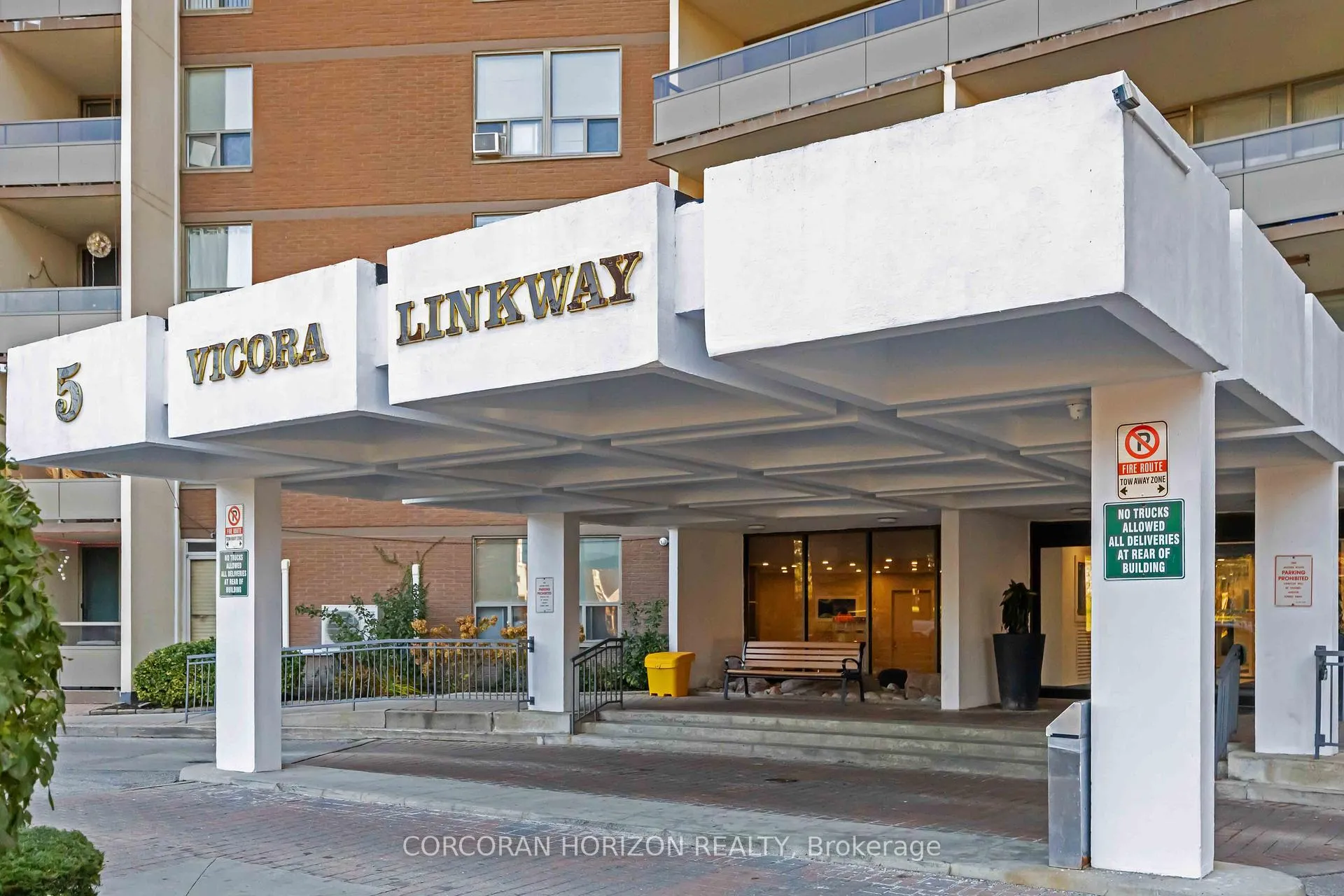 Photo 3 of Unit 1710, 5 Vicora Linkway, Toronto, Flemingdon Park — HOMEH