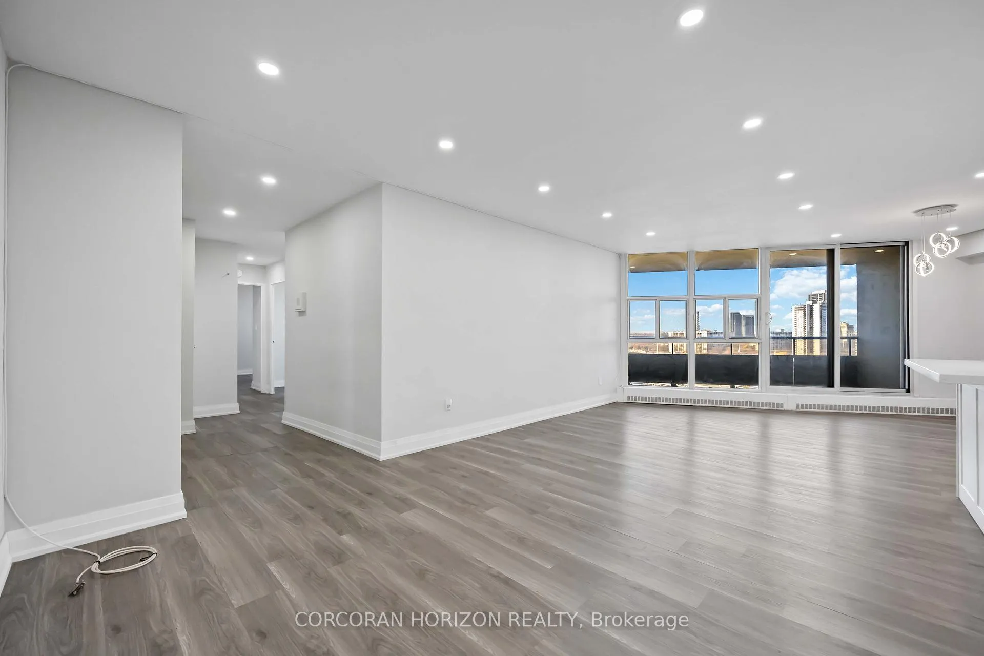 Photo 5 of Unit 1710, 5 Vicora Linkway, Toronto, Flemingdon Park — HOMEH