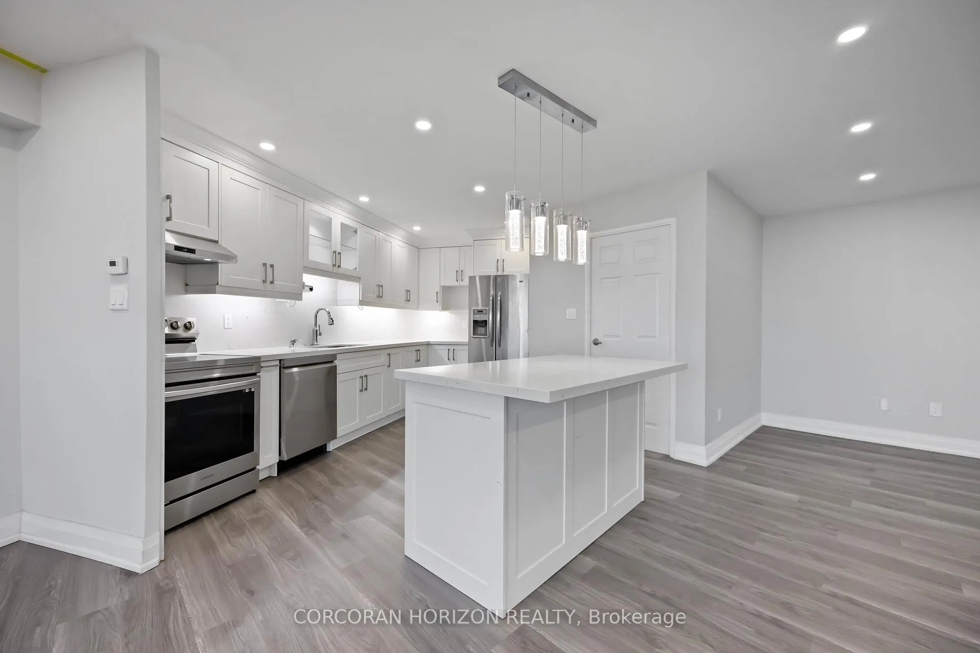 Photo 6 of Unit 1710, 5 Vicora Linkway, Toronto, Flemingdon Park — HOMEH