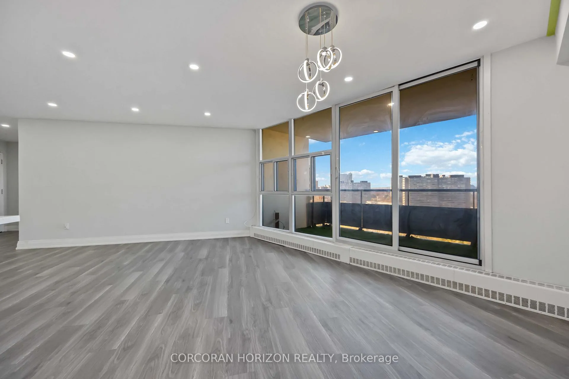 Photo 10 of Unit 1710, 5 Vicora Linkway, Toronto, Flemingdon Park — HOMEH