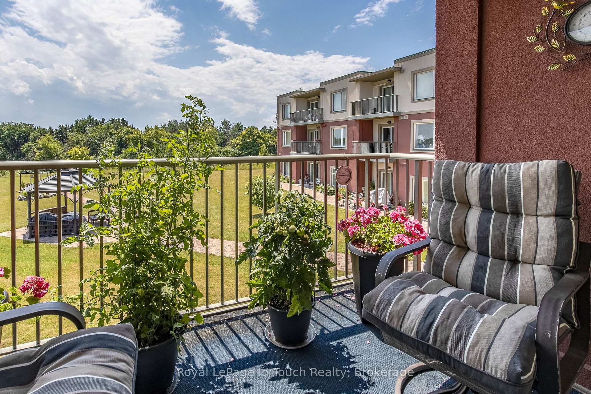 Front of Unit 203, 333 Lafontaine Road W