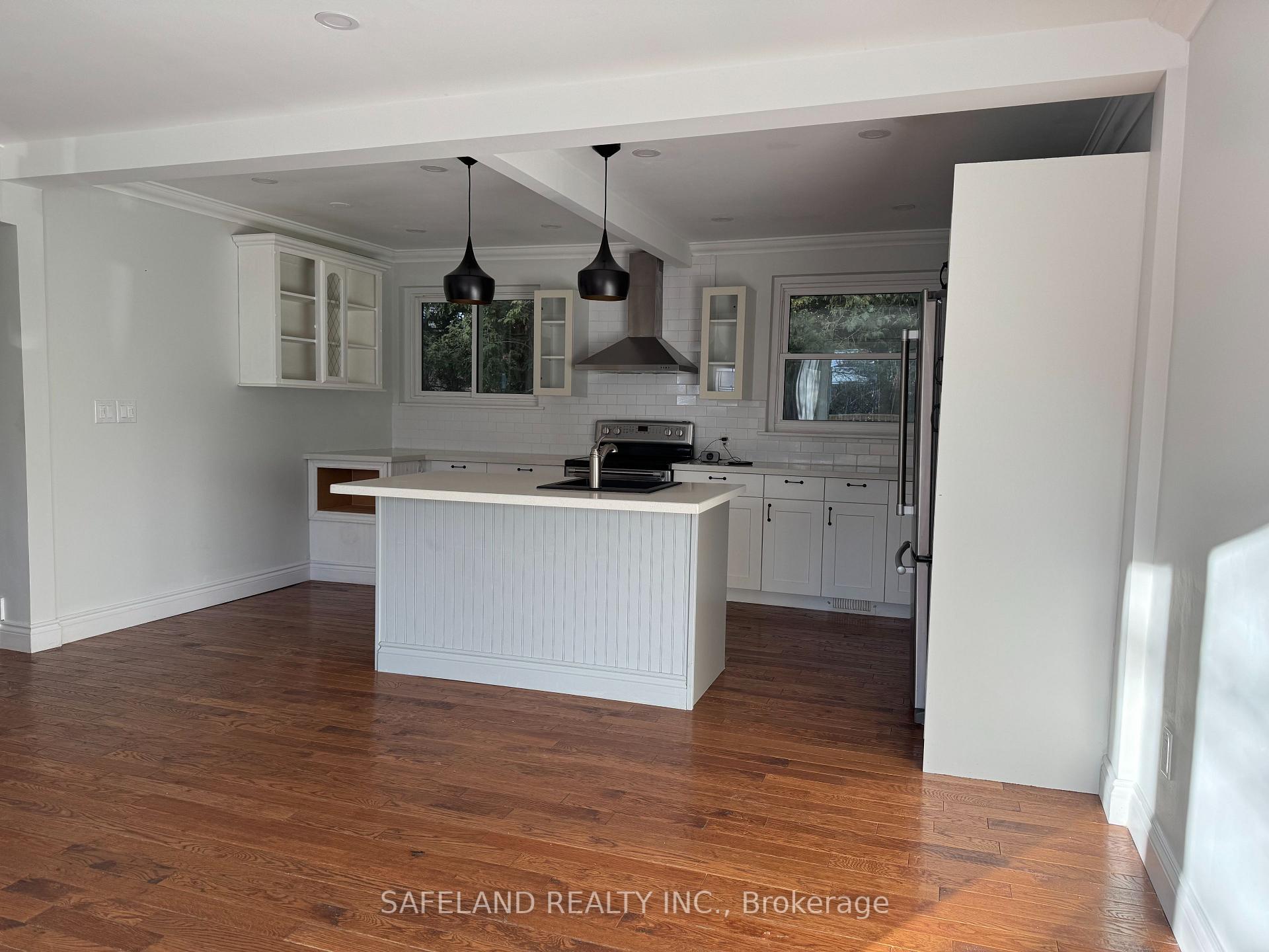 Photo 10 of Unit Main Floor, 26 Dunham Crescent, Aurora, Aurora Heights — HOMEH