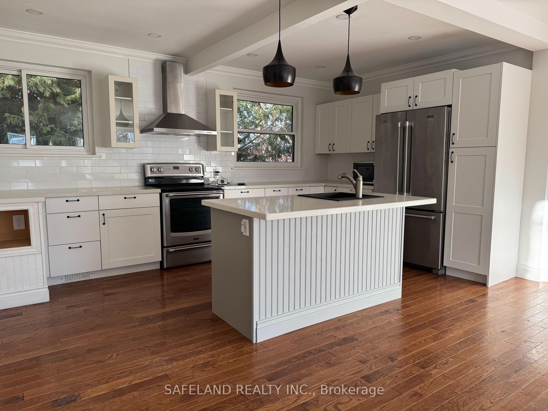 Photo 6 of Unit Main Floor, 26 Dunham Crescent, Aurora, Aurora Heights — HOMEH