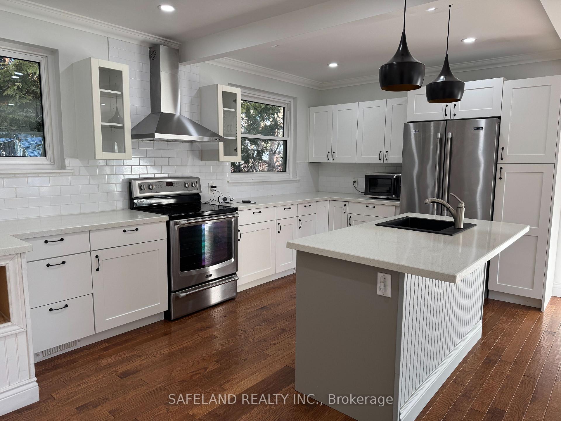 Photo 4 of Unit Main Floor, 26 Dunham Crescent, Aurora, Aurora Heights — HOMEH