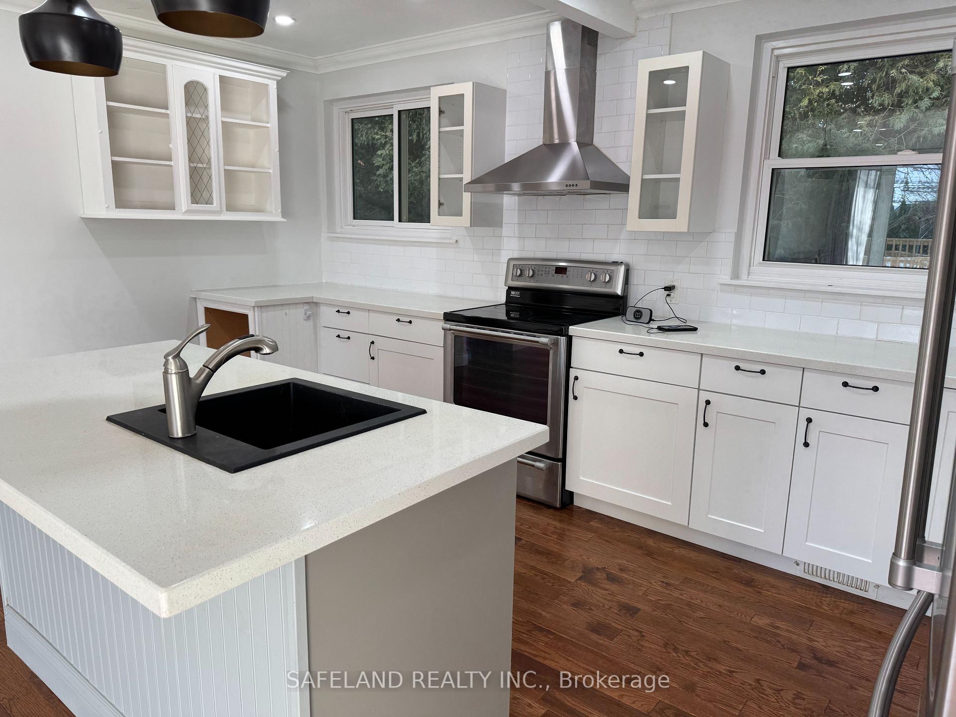 Photo 5 of Unit Main Floor, 26 Dunham Crescent, Aurora, Aurora Heights — HOMEH