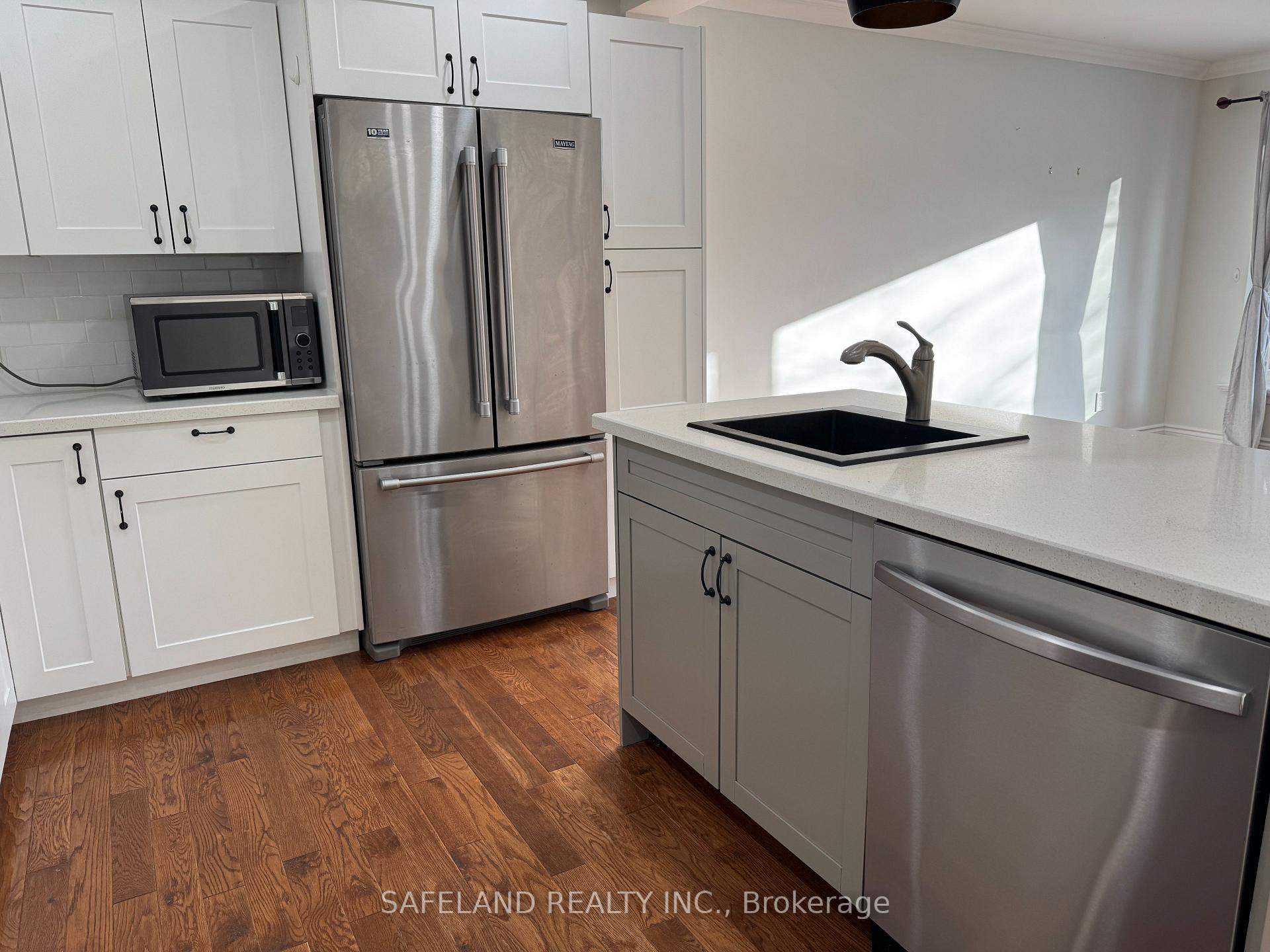 Photo 7 of Unit Main Floor, 26 Dunham Crescent, Aurora, Aurora Heights — HOMEH