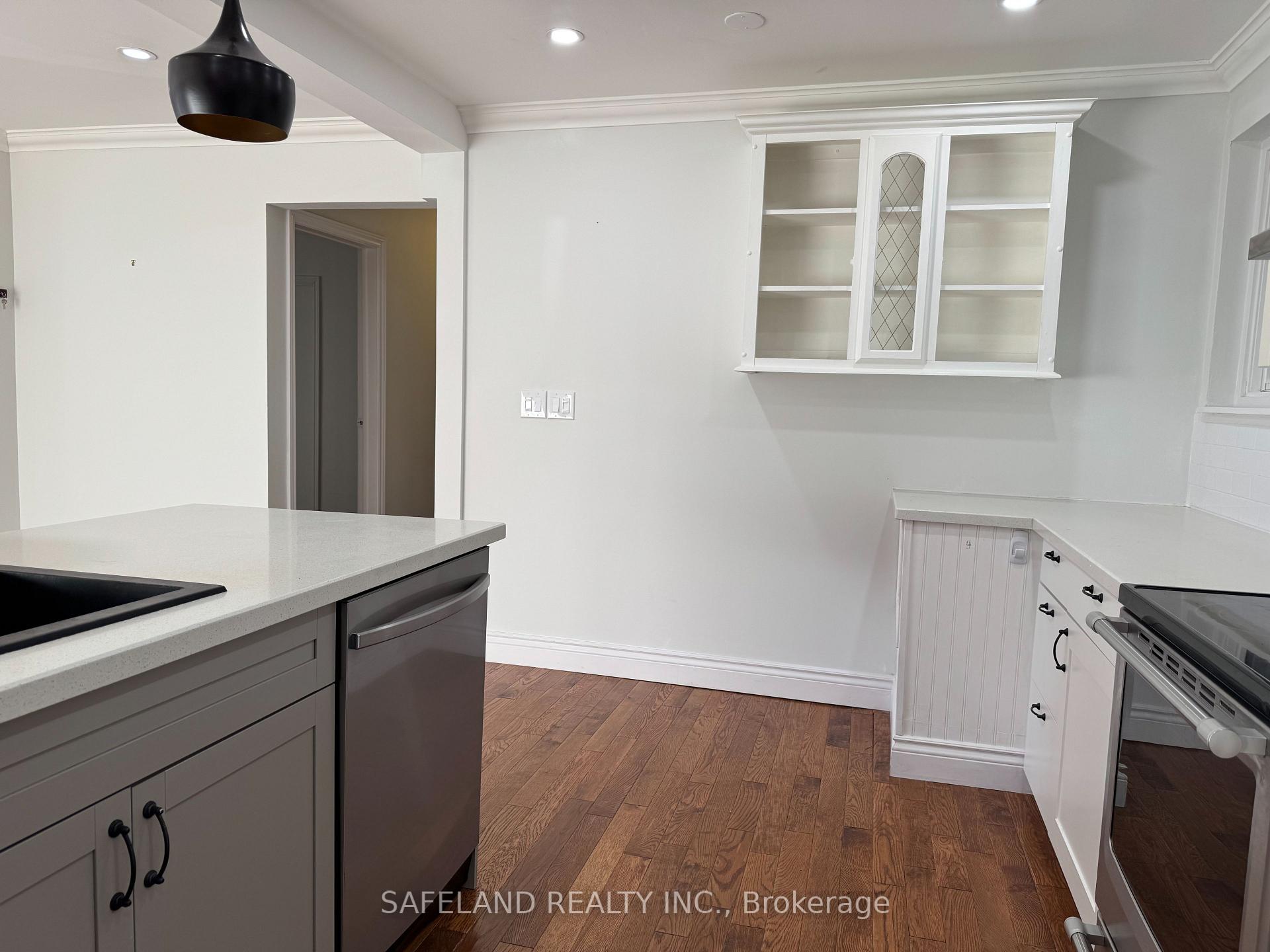 Photo 8 of Unit Main Floor, 26 Dunham Crescent, Aurora, Aurora Heights — HOMEH