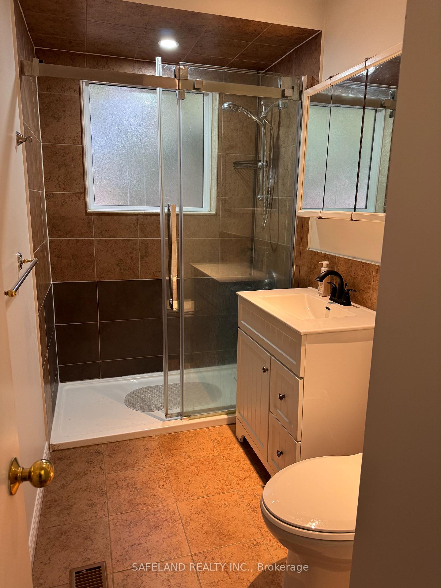 Photo 19 of Unit Main Floor, 26 Dunham Crescent, Aurora, Aurora Heights — HOMEH