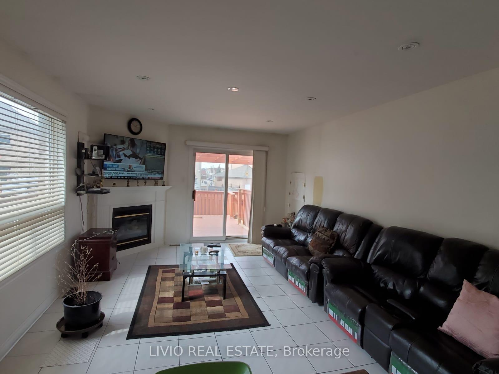 Photo 4 of 71 Fiddleneck Crescent, Brampton, Sandringham-Wellington — HOMEH