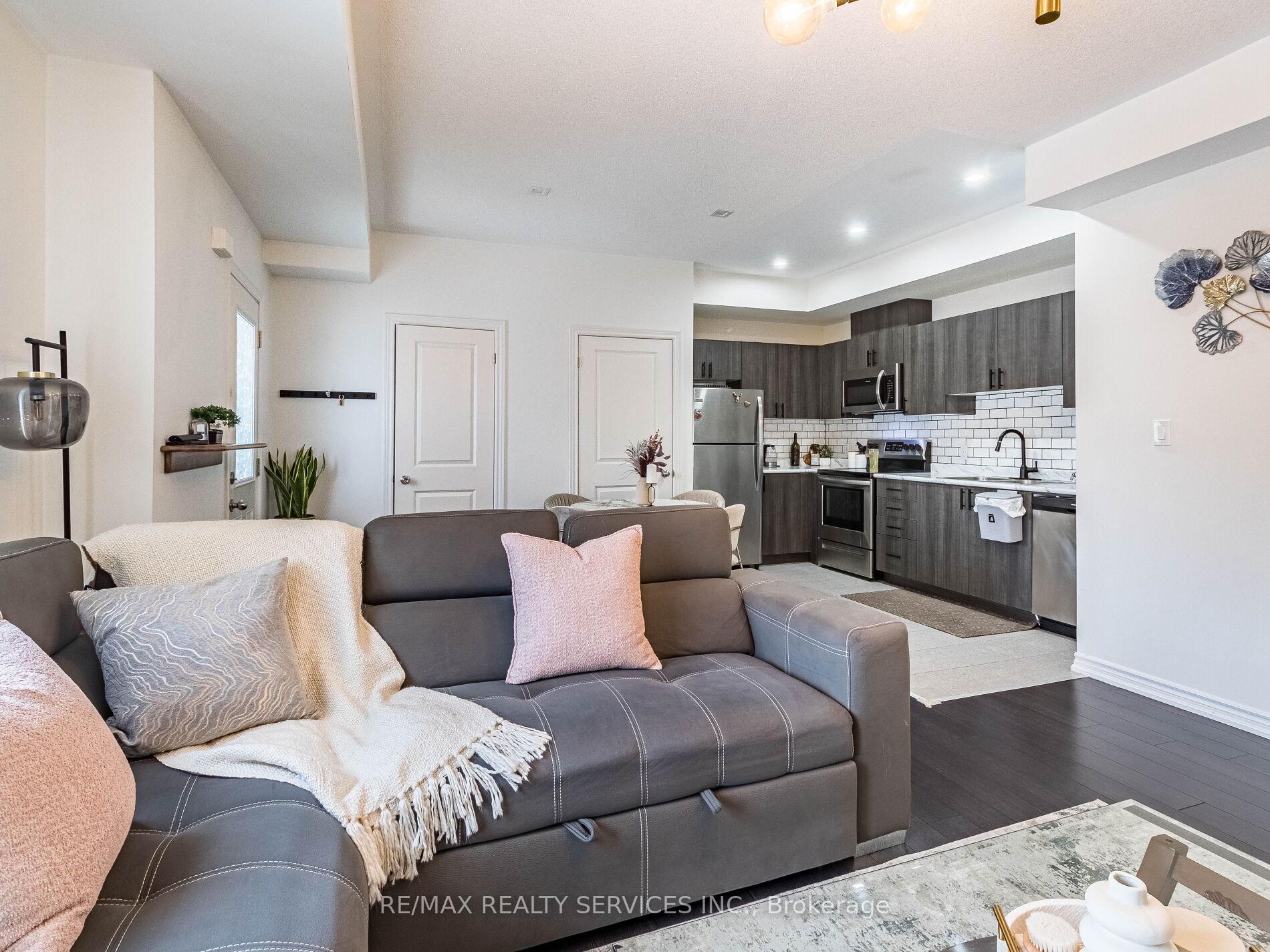 Photo 11 of Unit 10, 2722 William Jackson Drive, Pickering, Duffin Heights — HOMEH