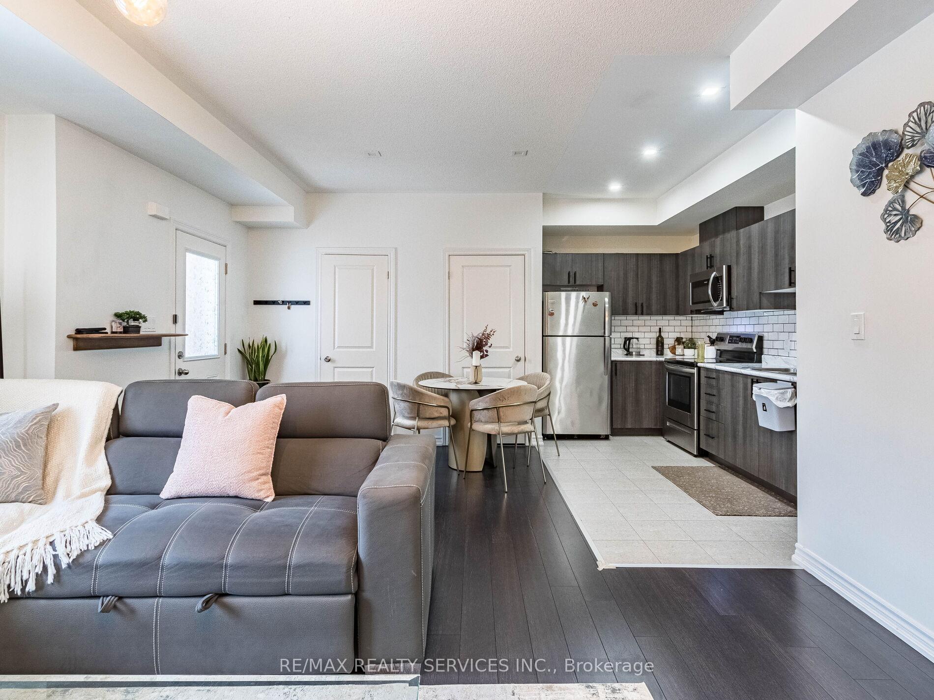 Photo 12 of Unit 10, 2722 William Jackson Drive, Pickering, Duffin Heights — HOMEH