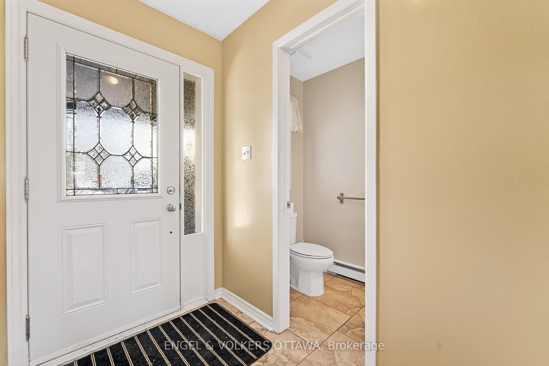 Photo 3 of 1320 Birchmount Drive, Ottawa, Pineview — HOMEH