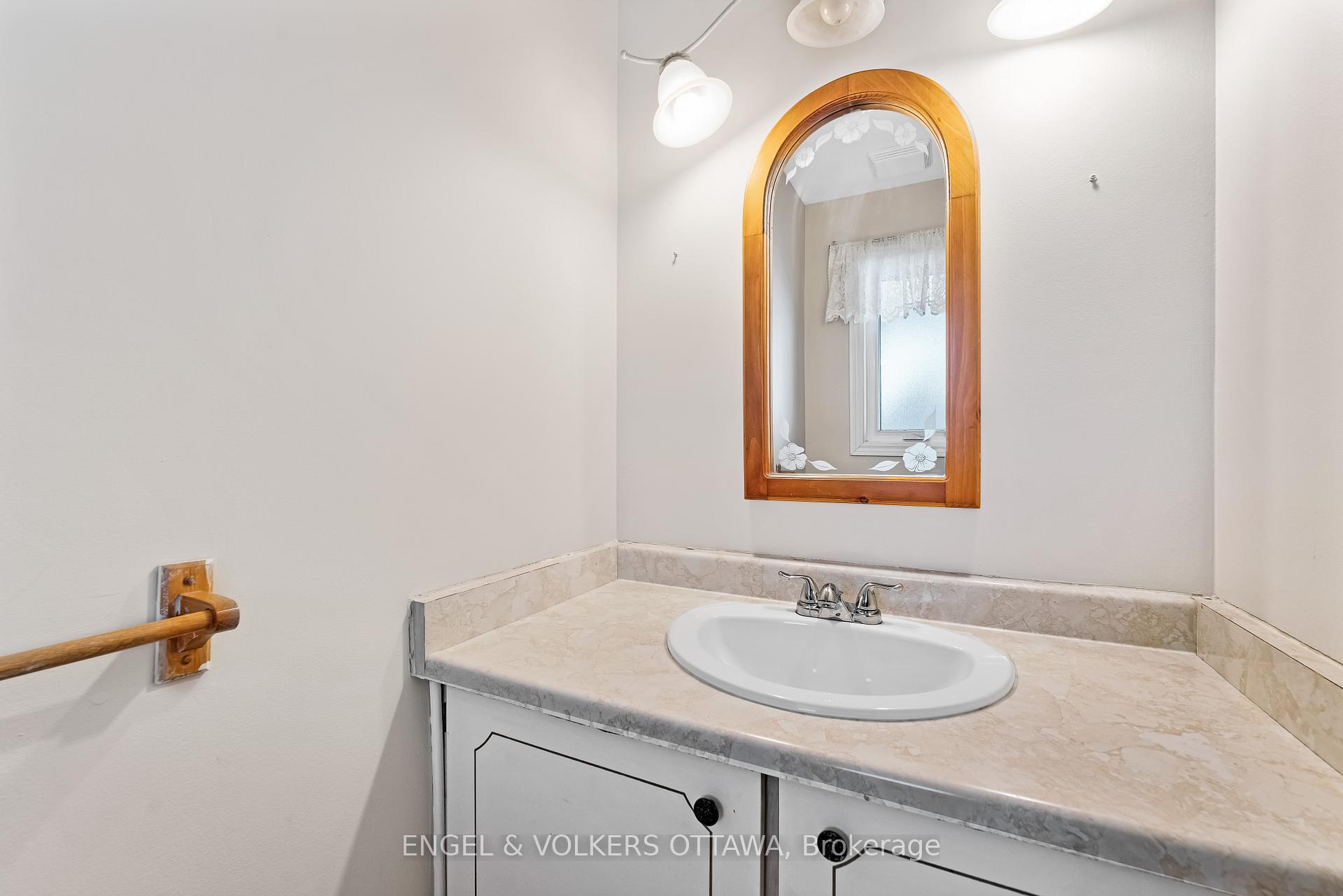 Photo 2 of 1320 Birchmount Drive, Ottawa, Pineview — HOMEH