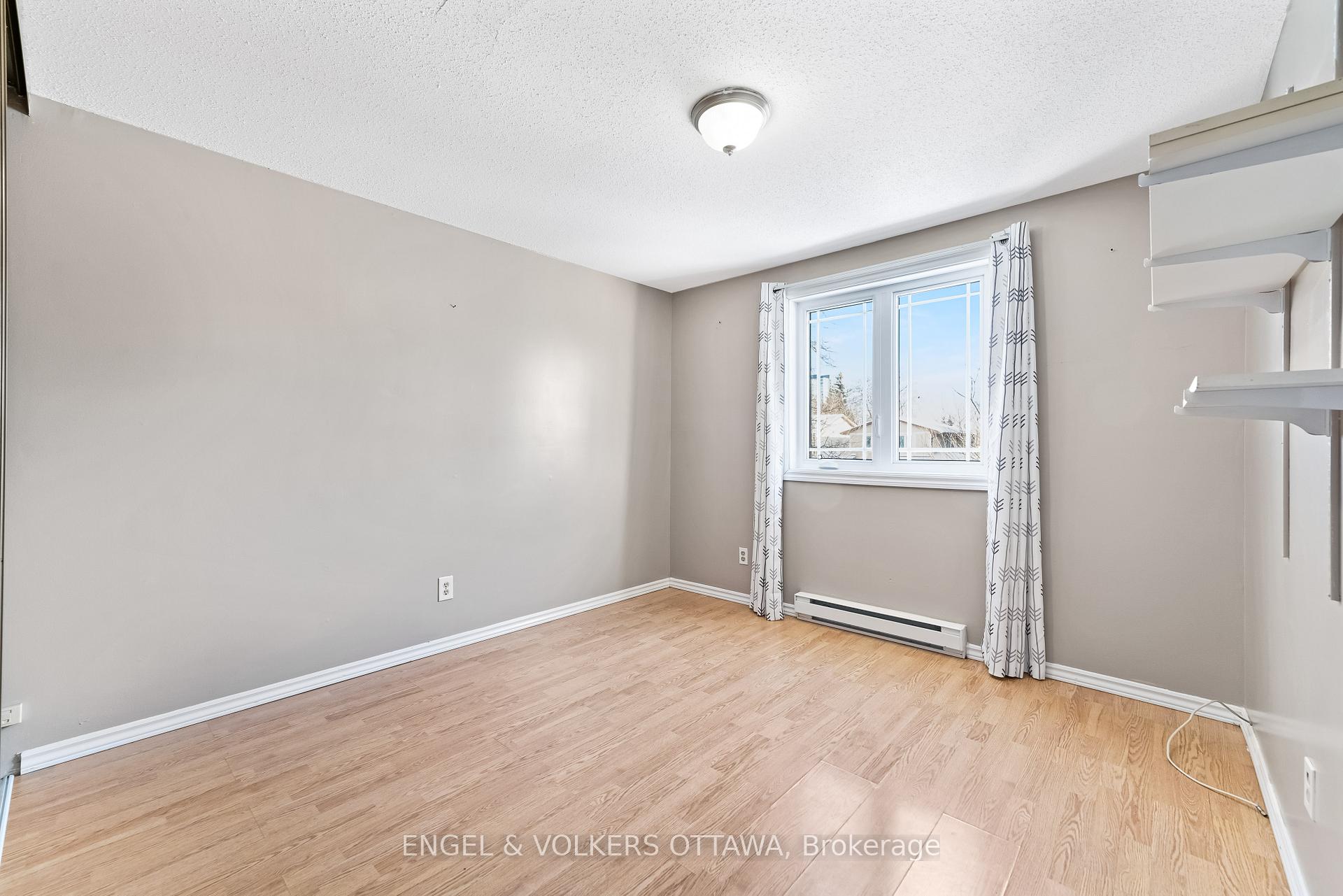 Photo 15 of 1320 Birchmount Drive, Ottawa, Pineview — HOMEH