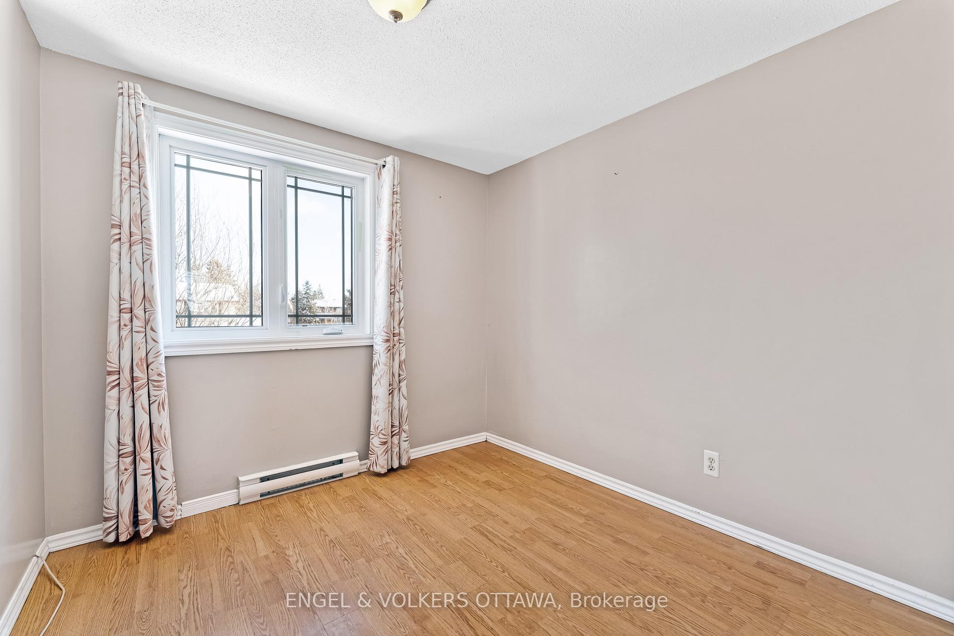 Photo 17 of 1320 Birchmount Drive, Ottawa, Pineview — HOMEH