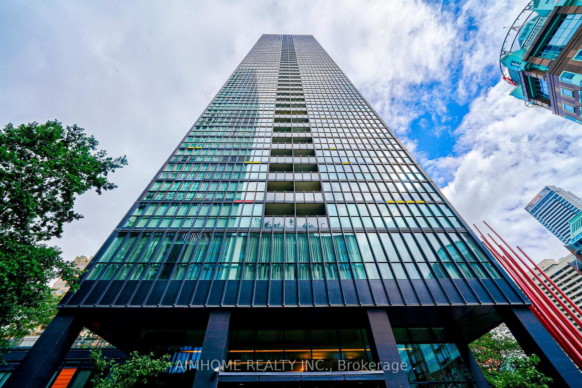 Photo 2 of Unit 401, 110 Charles Street E, Toronto, Church-Yonge Corridor — HOMEH