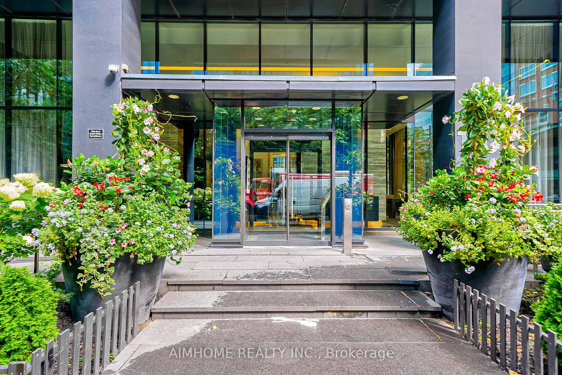 Photo 3 of Unit 401, 110 Charles Street E, Toronto, Church-Yonge Corridor — HOMEH