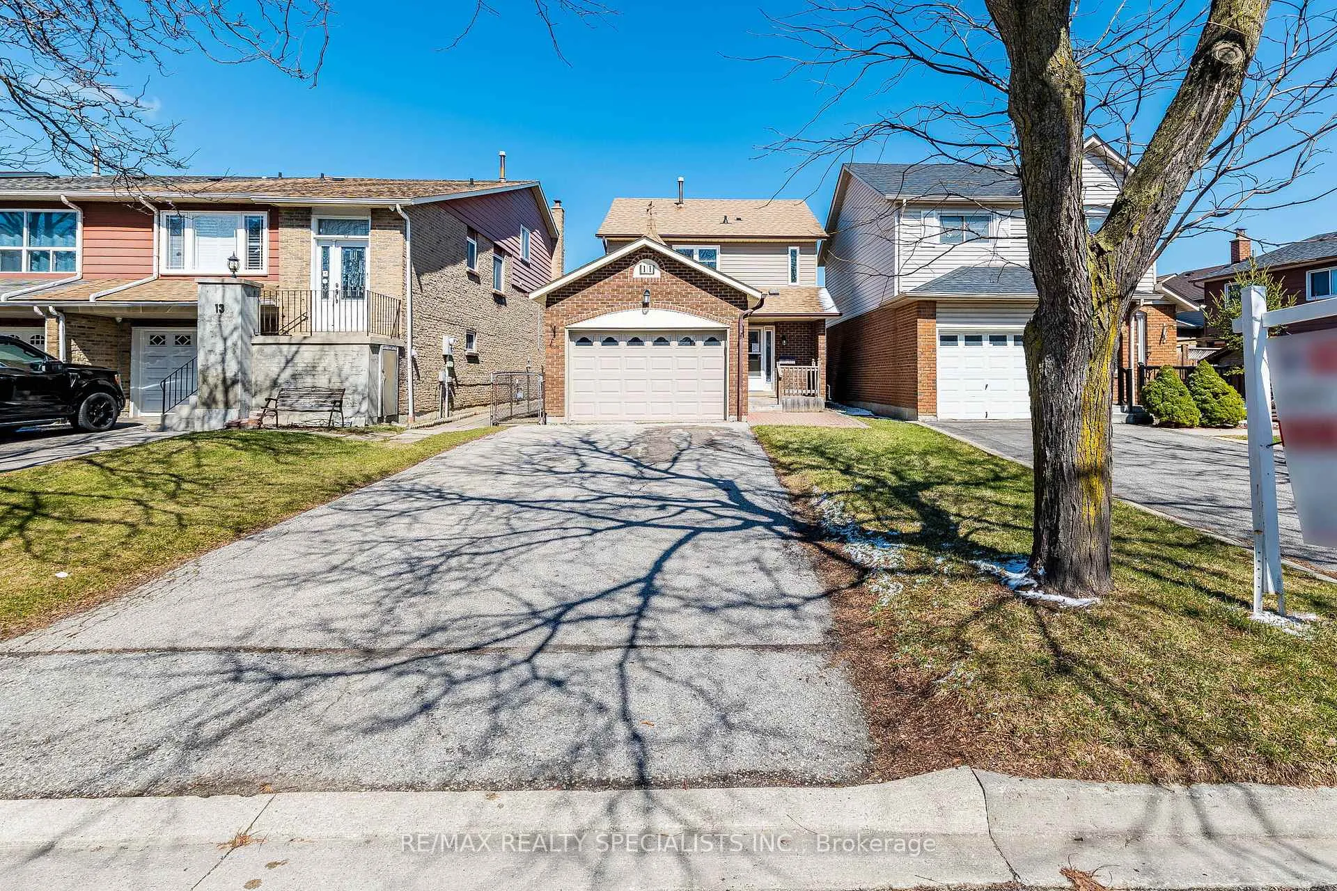 Photo 1 of 11 Foxacre Row, Brampton, Madoc — HOMEH