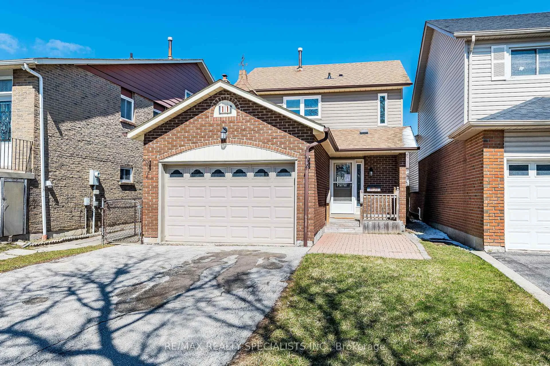Photo 2 of 11 Foxacre Row, Brampton, Madoc — HOMEH