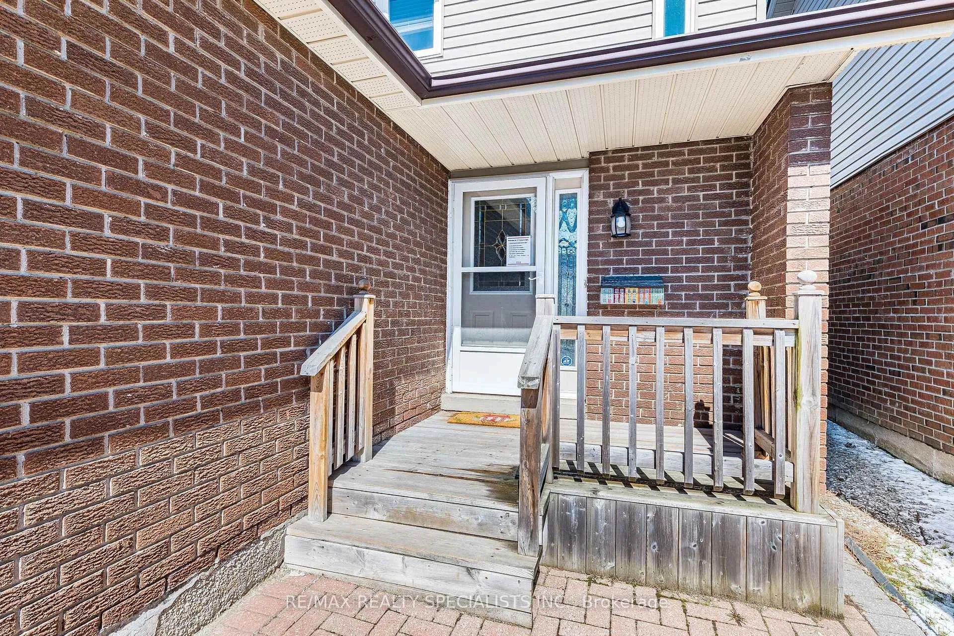 Photo 4 of 11 Foxacre Row, Brampton, Madoc — HOMEH