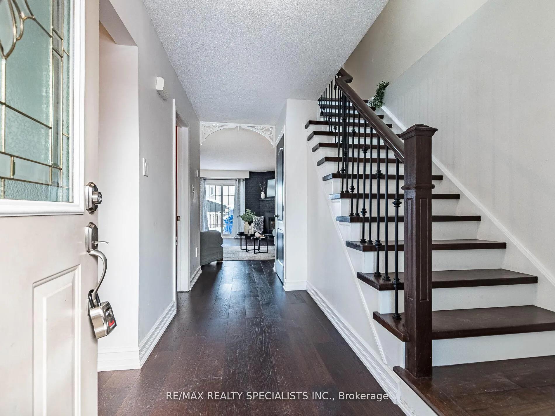 Photo 5 of 11 Foxacre Row, Brampton, Madoc — HOMEH