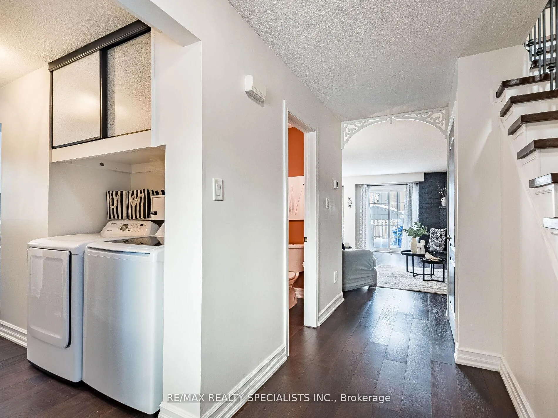 Photo 8 of 11 Foxacre Row, Brampton, Madoc — HOMEH