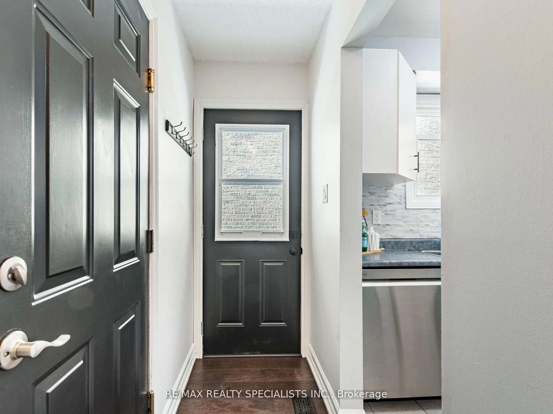 Photo 9 of 11 Foxacre Row, Brampton, Madoc — HOMEH