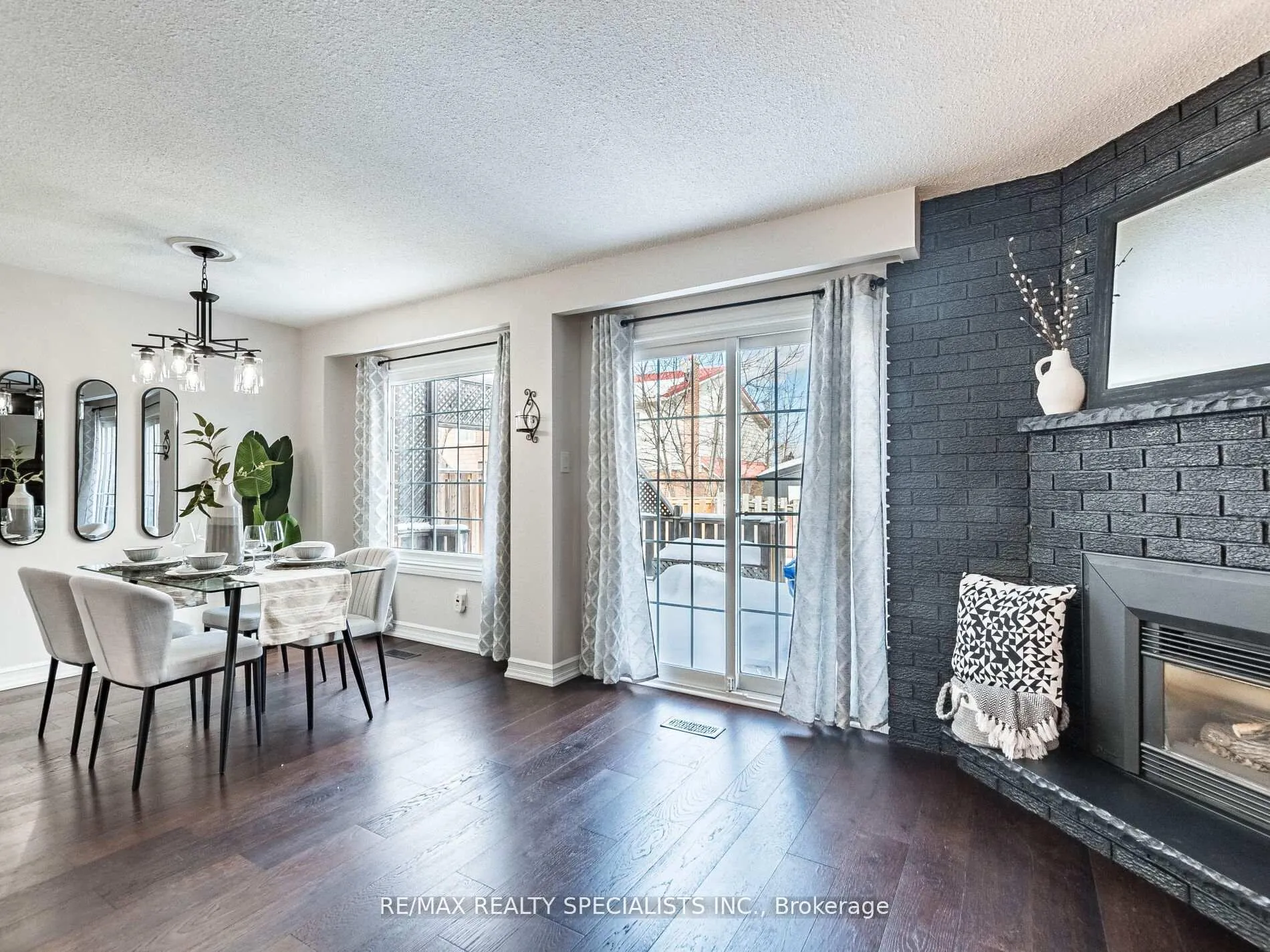 Photo 18 of 11 Foxacre Row, Brampton, Madoc — HOMEH