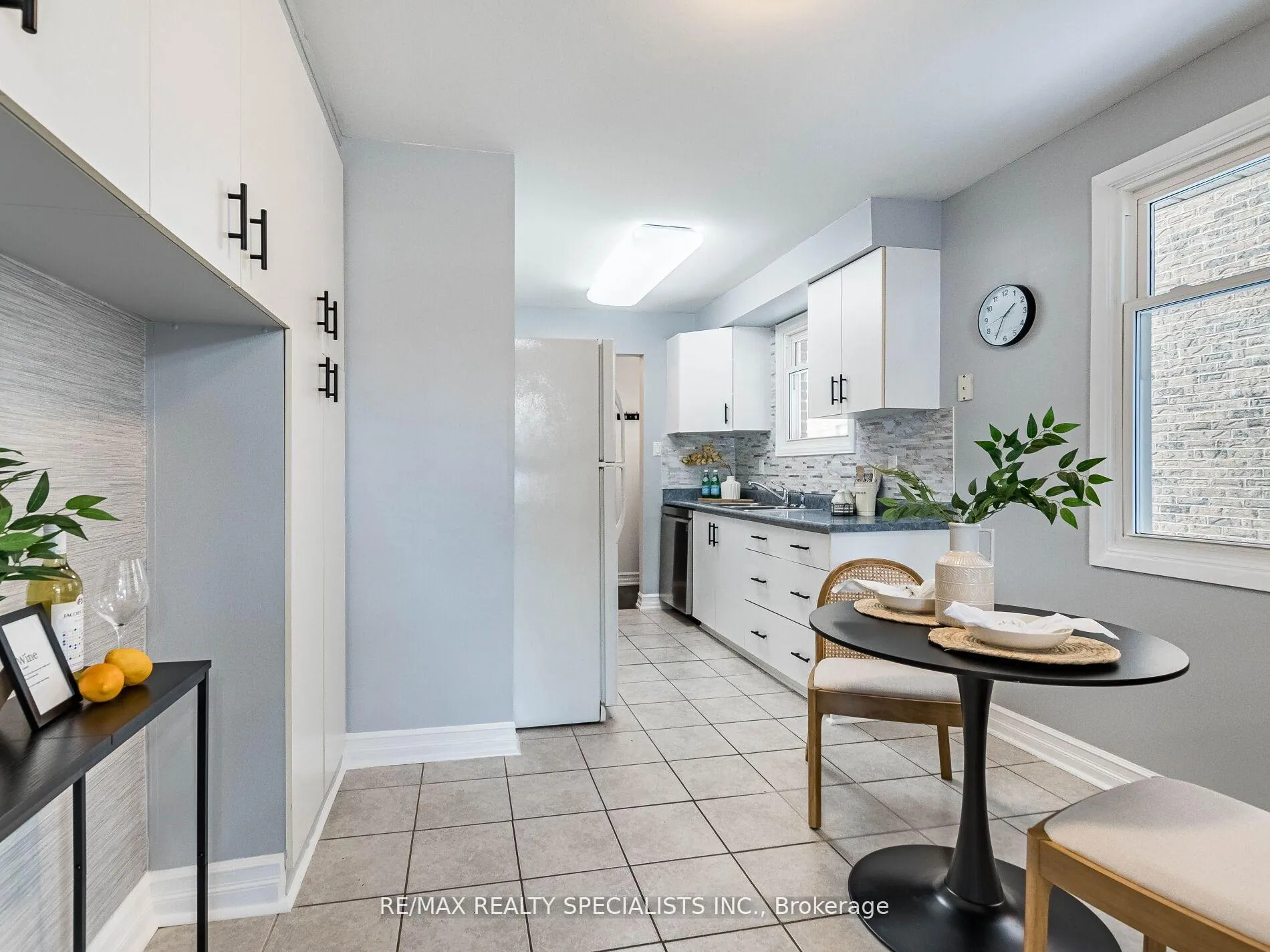 Photo 24 of 11 Foxacre Row, Brampton, Madoc — HOMEH