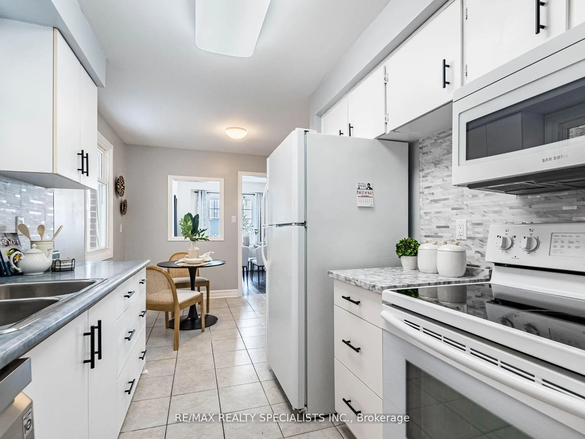 Photo 28 of 11 Foxacre Row, Brampton, Madoc — HOMEH