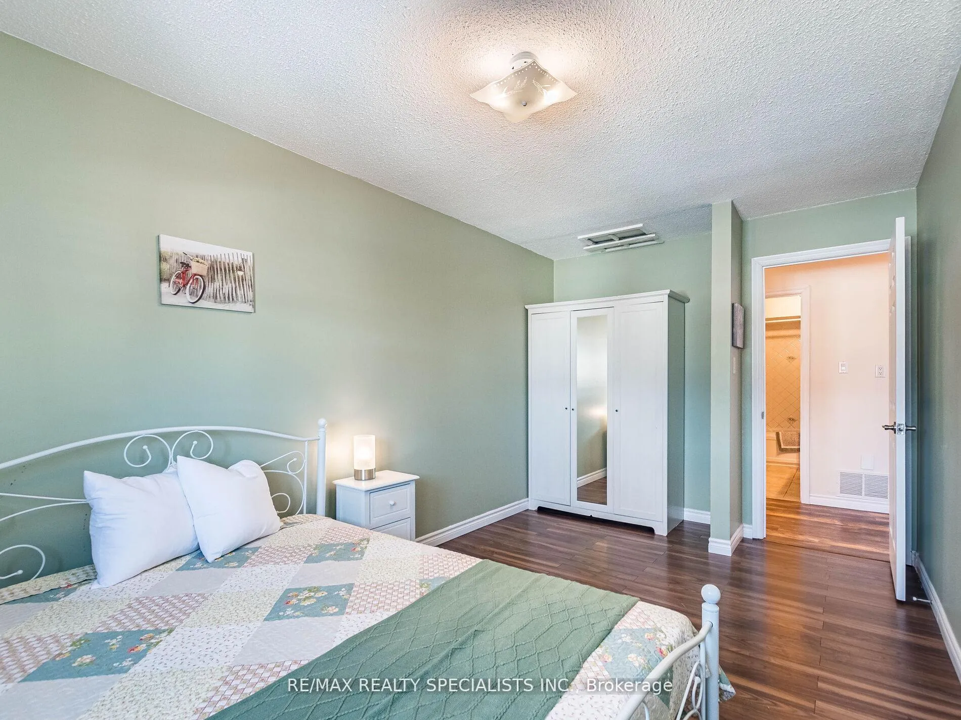 Photo 38 of 11 Foxacre Row, Brampton, Madoc — HOMEH